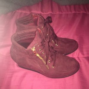 Very comfortable burgundy wedges, size 9